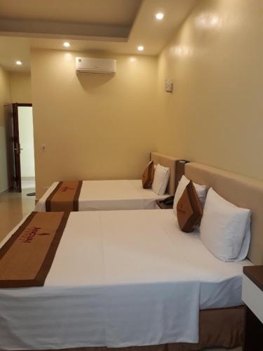 Una cama o camas en una habitación de Anova 2 Hotel