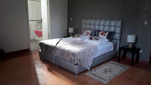 a bedroom with a large bed in a room at maison calme et reposante in Essaouira