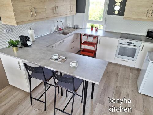 Kavics Apartman Tata 2890 Tata, Keszthelyi utca 1. 3. em. 6. a. kép - 3