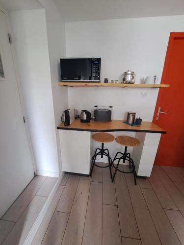 Køkken eller tekøkken på Bordeaux centre, Appartement privatif et 5 chambres privées, piscine, parking