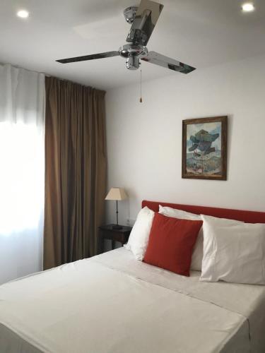 a bedroom with a bed with a ceiling fan at Campagne luxueuse de Sitges in Olivella