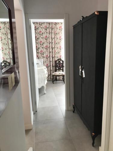 a hallway with a black cabinet and a chair at Campagne luxueuse de Sitges in Olivella