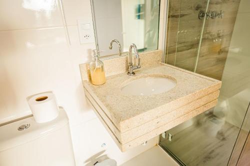 a bathroom with a sink and a toilet at Suites em Jabaquara, Paraty in Paraty
