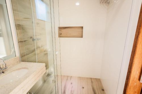 a bathroom with a shower and a sink at Suites em Jabaquara, Paraty in Paraty