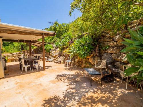 Κήπος έξω από το Cubo's Secret Nature House
