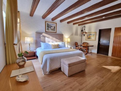 a bedroom with a large bed and a table at Antara Hotel & Suites - Miraflores in Lima