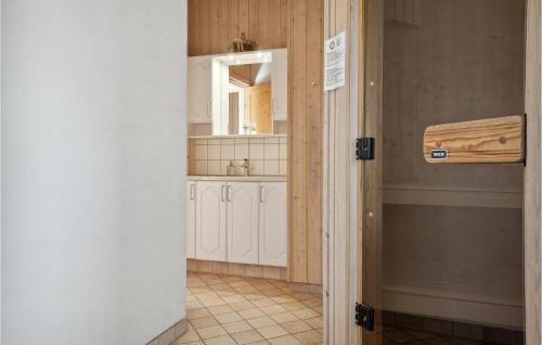 a bathroom with a sink and a mirror at Stunning Home In Thisted With 4 Bedrooms, Sauna And Wifi in Nørre Vorupør