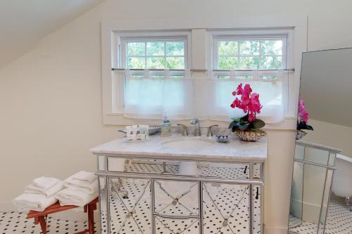 Gambar di galeri bagi North Whitted Escape di Hendersonville