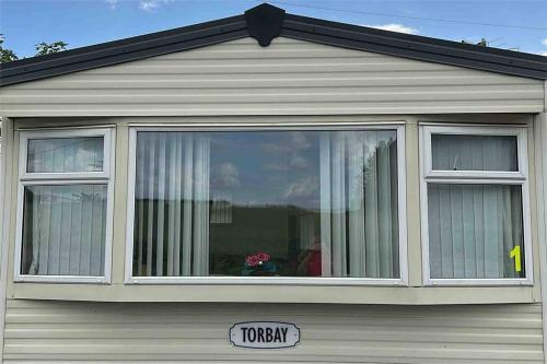 a window on the side of a house at 4-Bedroom Cosalt Parkhome in Uddingston, Glasgow in Uddingston