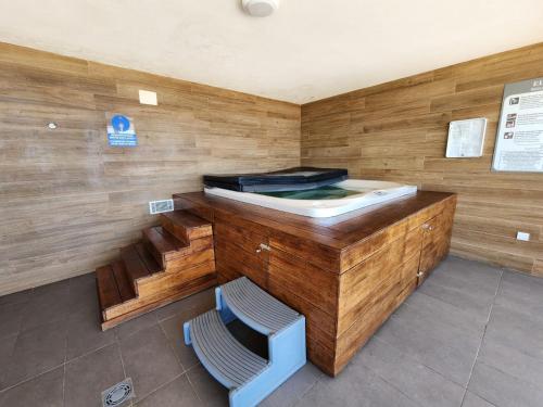 a jacuzzi tub in a room with two chairs at Chill Out Tesoro in Adeje