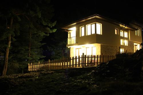 a house at night with its lights on at Къща за гости СИАНА in Dospat