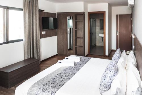 Postel nebo postele na pokoji v ubytování Hotel Kapital