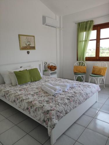 En eller flere senge i et værelse på Gaia Olives Villa