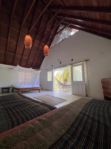 a large bedroom with a bed and a window at Hostal Secreto in Isla Grande