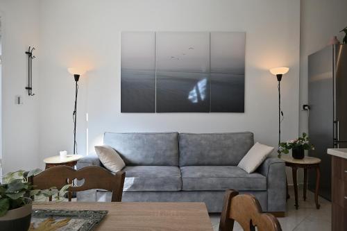Seabreeze apartment in Palaio Faliro/ Netflix