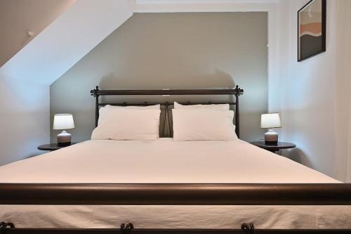 Seabreeze apartment in Palaio Faliro/ Netflix