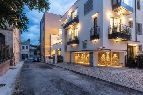 an empty street in an apartment building at night at Rosetti One in Constanţa
