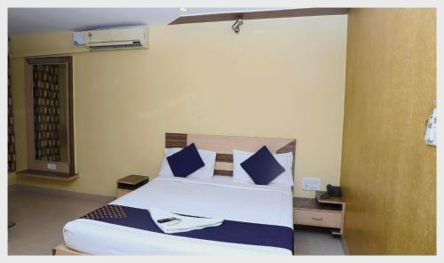 Krevet ili kreveti u jedinici u okviru objekta Smile Stay Shree Ganesh Regency