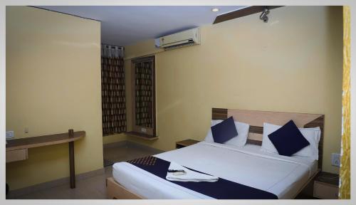 Krevet ili kreveti u jedinici u okviru objekta Smile Stay Shree Ganesh Regency