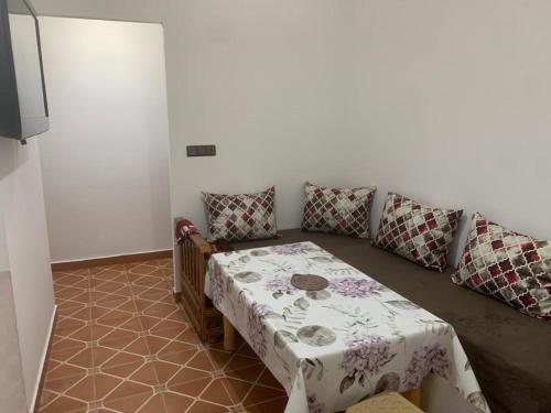 a living room with a couch with a table at Appartement familial Al hoceima in Al Hoceïma