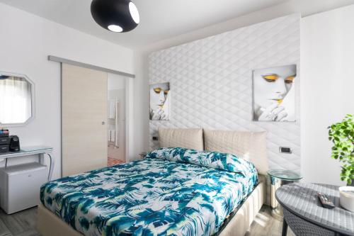 a bedroom with a bed with a blue comforter at Residenza Saint Tropez in Santa Domenica