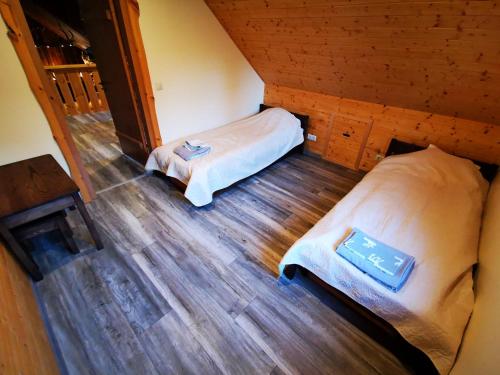 an overhead view of two beds in a room at Käina Jahimaja in Käina