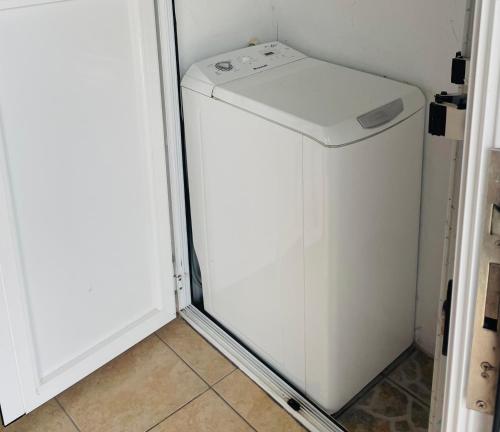 a white washer and dryer sitting in a room at Apartamento Playa Grande in Tías