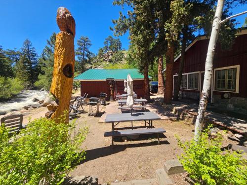 Swiftcurrent Lodge – Photos 2