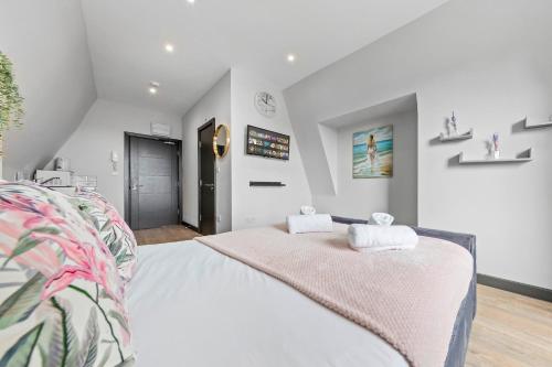 Katil atau katil-katil dalam bilik di Sydenham Stays by Hayes Residency