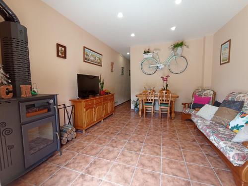 a living room with a couch and a tv at Cal Masot del Gaià in Aiguamurcia