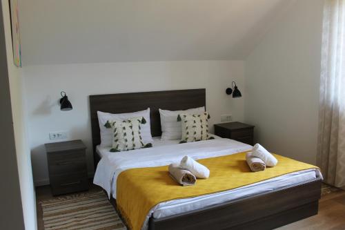 Un pat sau paturi într-o cameră la House Štefanac