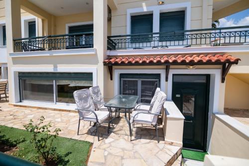 Balkón nebo terasa v ubytování Votsalakia Hotel & Luxury Apartments