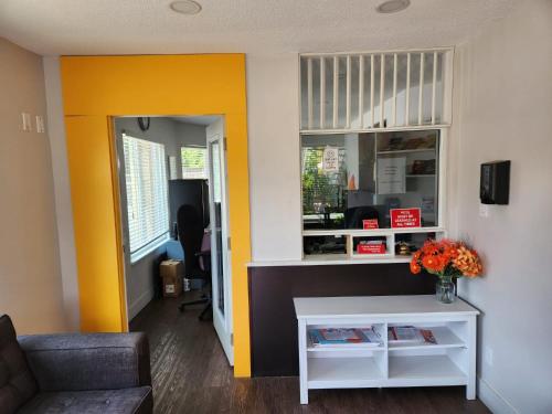 a living room with a yellow and white wall at Grantview Inn in Surrey