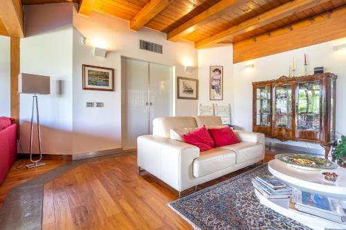 a living room with a white couch and red pillows at Casale Delle Ronde B&B in Latina