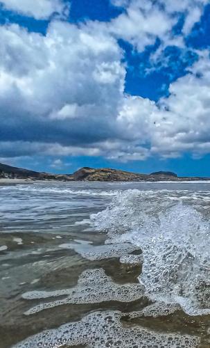 a view of the water on the beach at AguaMar Vichayito in Los Órganos