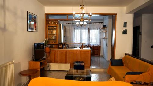 a living room with a couch and a kitchen at VILLA KONSTADINE in Asprovalta