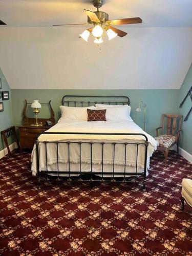 a bedroom with a bed and a ceiling fan at Best of My Love - CA King Size Bed+ - Sleeps 2-4 in Lynchburg