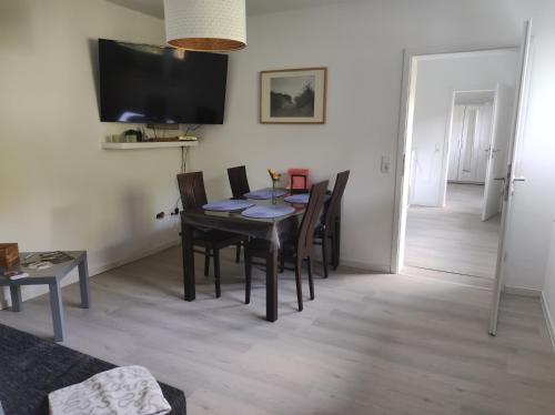 TV a/nebo společenská místnost v ubytování Ferienwohnung Lange
