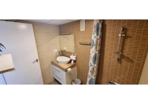 a small bathroom with a toilet and a shower at Infinito in Aguadulce