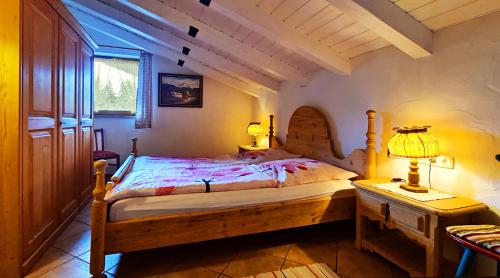 Ένα ή περισσότερα κρεβάτια σε δωμάτιο στο Alpenchalet Zum Jeremia
