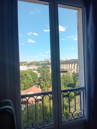 Balkón nebo terasa v ubytování Appartement lumineux à Arcueil-Cachan