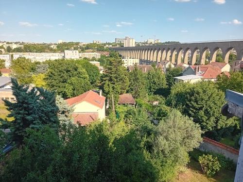 Loftmynd af Appartement lumineux à Arcueil-Cachan