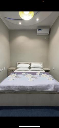 Ein Bett oder Betten in einem Zimmer der Unterkunft LOONA FAMILY HOSTEL