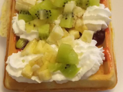 a piece of bread with cheese and vegetables on it at Agroturystyka Kwatery pracownicze Noclegi Rybno Mazury in Rybno