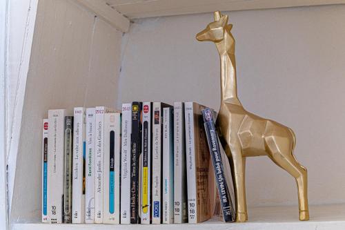 Perpustakaan di apartmen