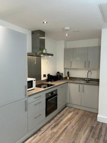 Modern 2BR Sleeps 4 Easy Access to City Centre photo 14