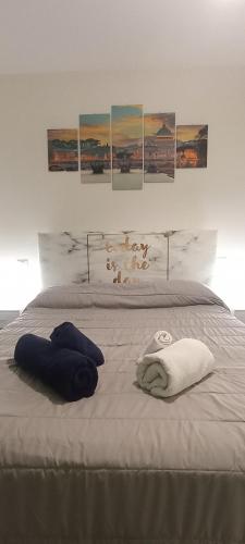 Ένα ή περισσότερα κρεβάτια σε δωμάτιο στο HeavenHouse