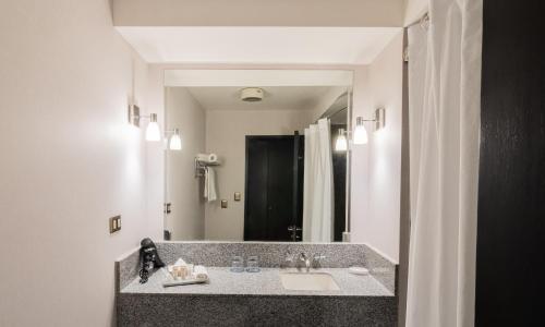 a bathroom with a sink and a large mirror at Four Points By Sheraton Los Angeles in Los Ángeles