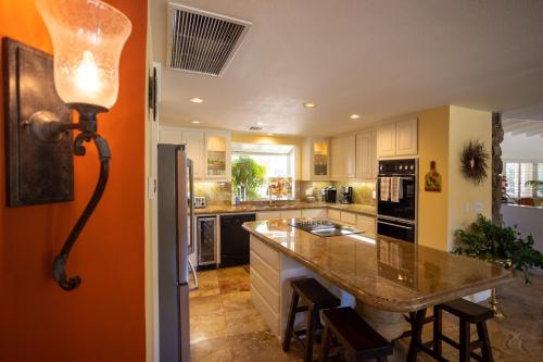 Una cocina o cocineta en Mountainview Escape