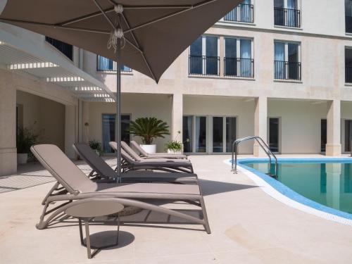 Superior Seaview Apt. with Pool